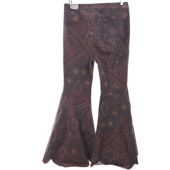 Free People We The Free Just Float On Printed Flare Jeans sz 31 Chocolate Combo - Picture 6 of 15